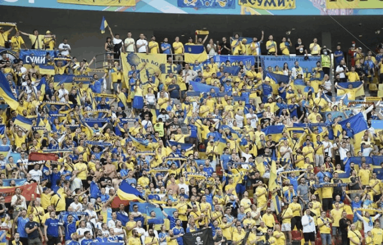 Як уболівальники підтримують збірну України