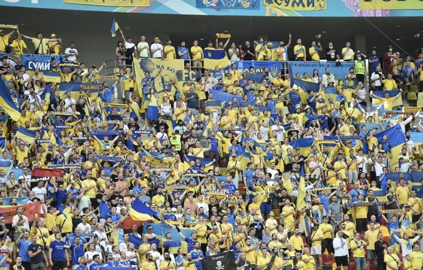 Як уболівальники підтримують збірну України