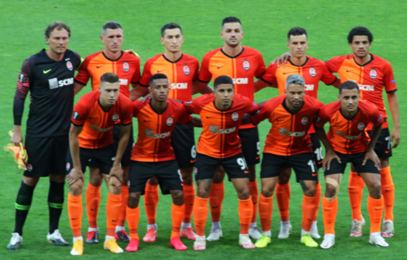 У футболі стартовий склад команди становить