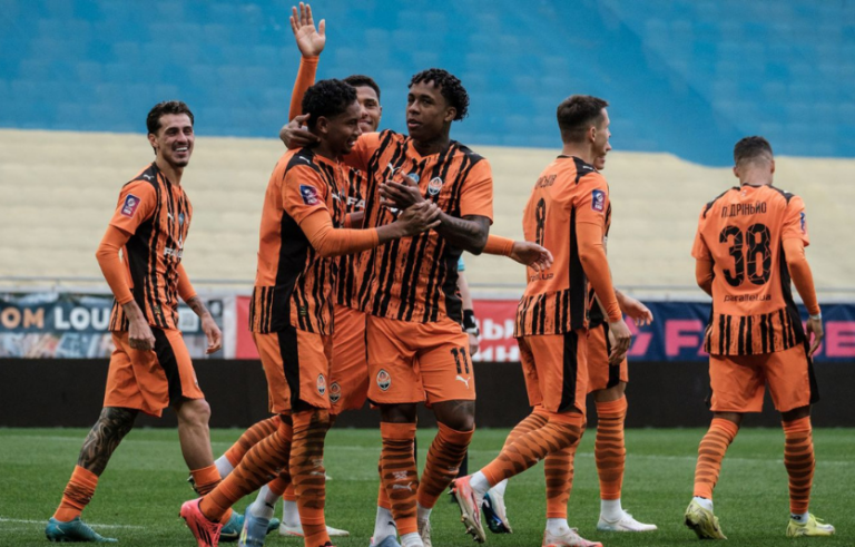 УПЛ: боротьба за лідерство та головні інтриги футбольного сезону ⚽